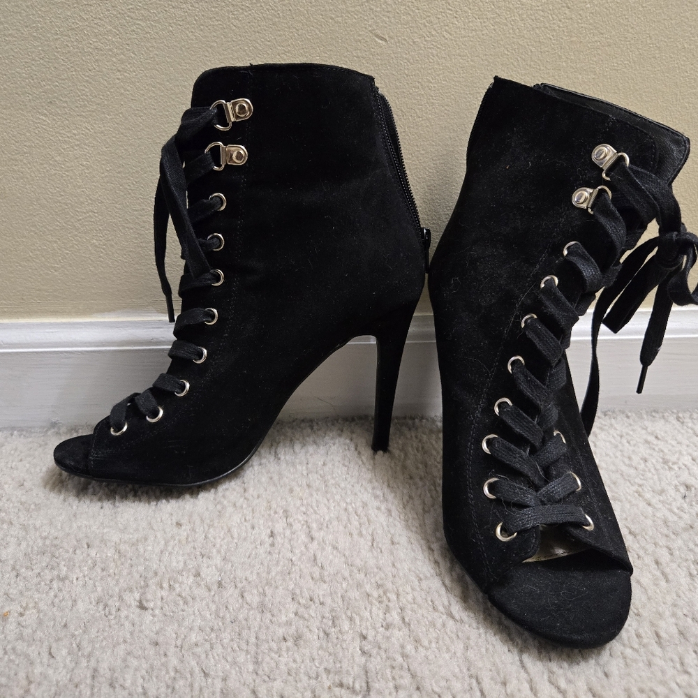 Size 6 black heels.